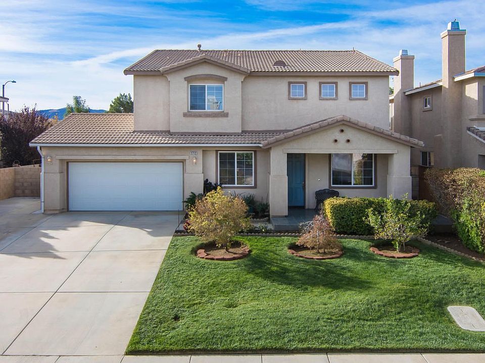 ExteriorFront_Hi-Res-10025704