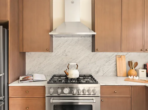 388 Fenimore Street image 5 of 19