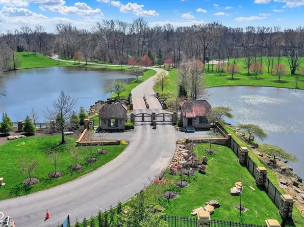 1 Woodard Blf, Zionsville, IN 46077