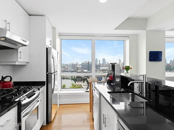 4th image of 440 Kent Ave APT 19A