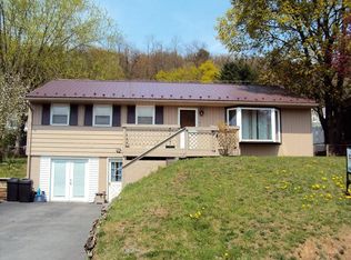 7 Linnet Ln, Lock Haven, PA 17745