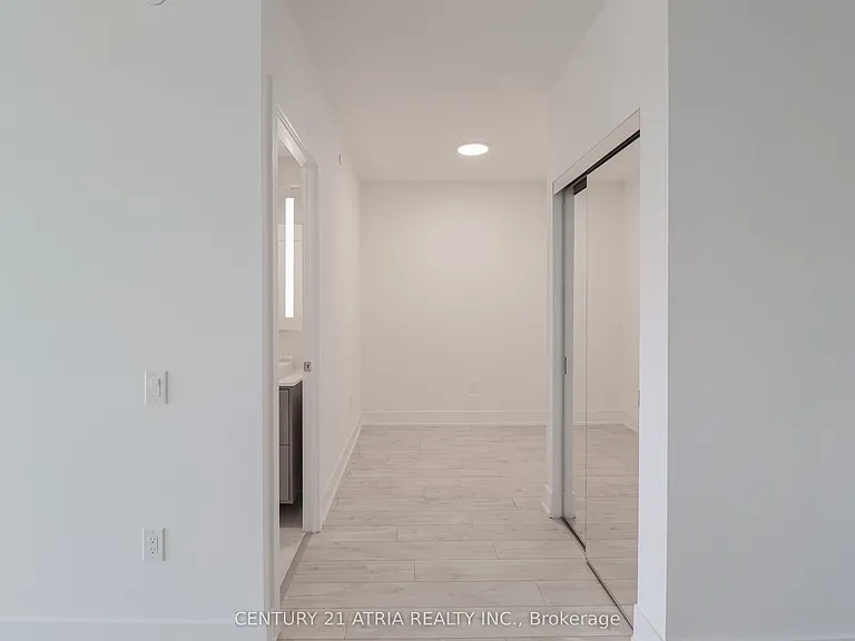 858 Dupont St #718 — Photo 5