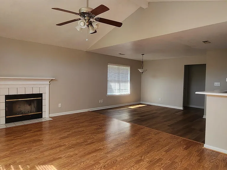 349 Waters Edge Ln — Photo 3