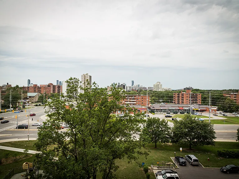 2247 Hurontario St — Photo 9