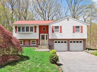 1 Minerva Ln, Mahopac, NY 10541