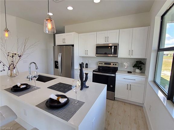 4th image of 1023 NE 1st Ave