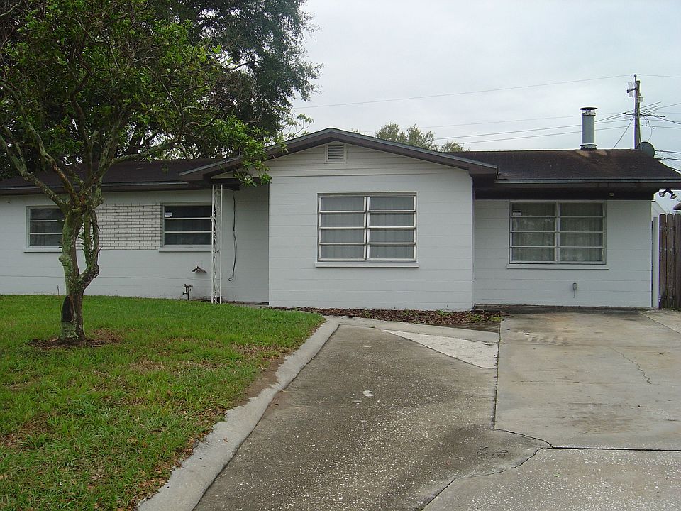 Front of Home w/double driveway