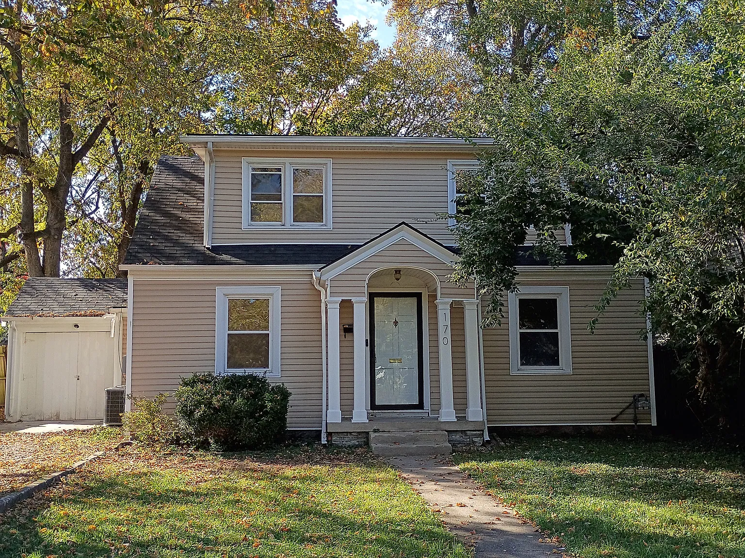 4 bed, 1400 sqft, $1,750 — Photo 1