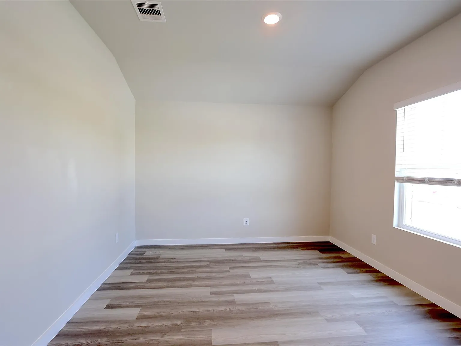3 bed, 2.0 bath, 1847 sqft, $2,250 — Photo 2