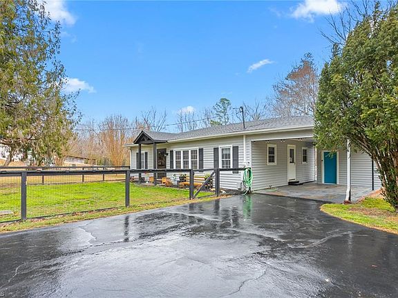 4th image of 409 Iron Mountain Rd