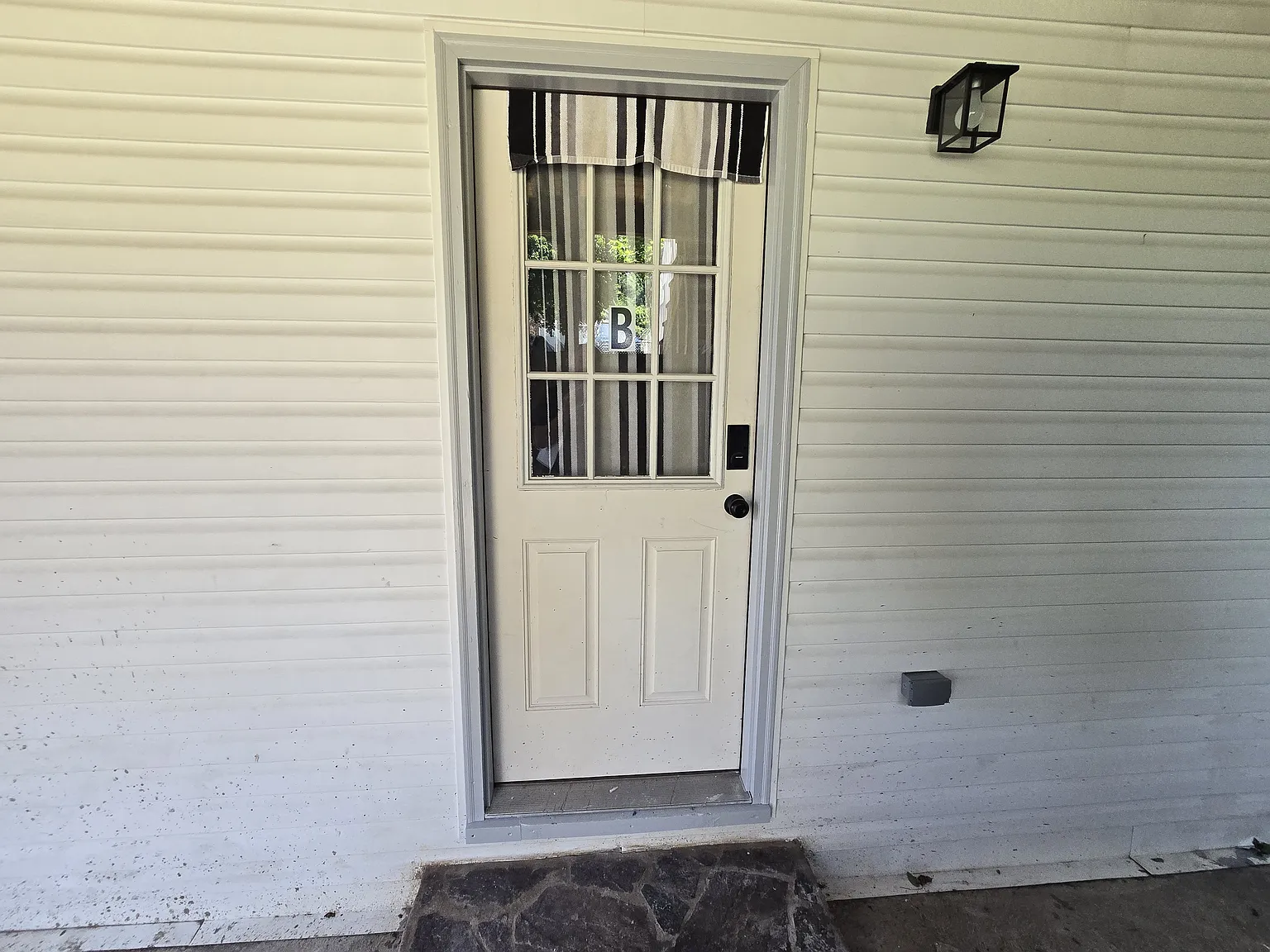 2 bed, 1000 sqft, $1,250 — Photo 2
