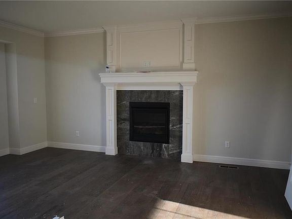 2nd image of 1410 Red Oak Ct