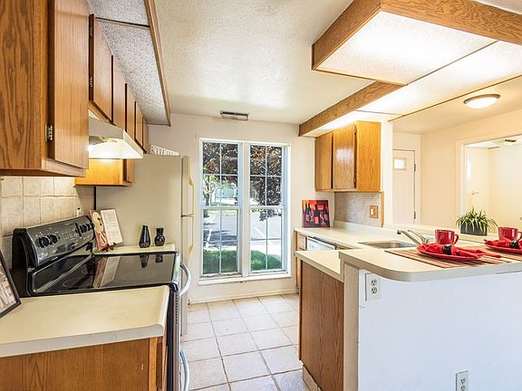 4th image of 588 W Indian Creek Dr APT 4