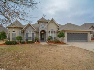 136 Summit Dr, Maumelle, AR 72113