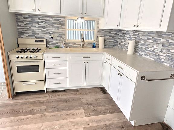 3rd image of 1295 S Cawston Ave Space 42