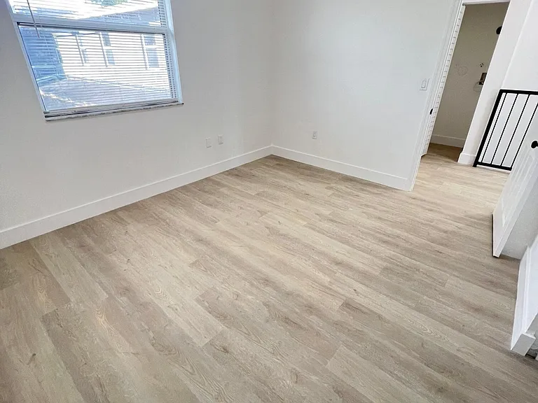 720 NW 61st St #10 — Photo 23