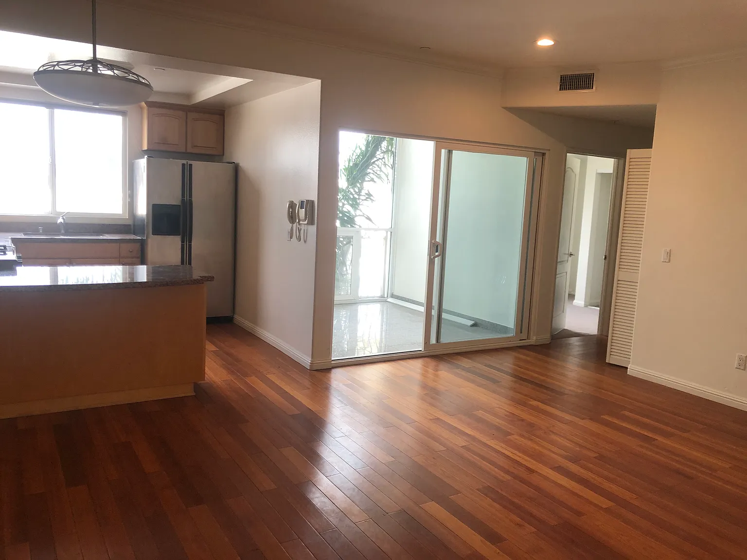 3 bed, 1125 sqft, $3,450 — Photo 3