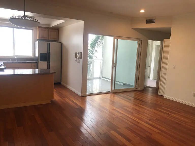 949 S Manhattan Pl #303 — Photo 3