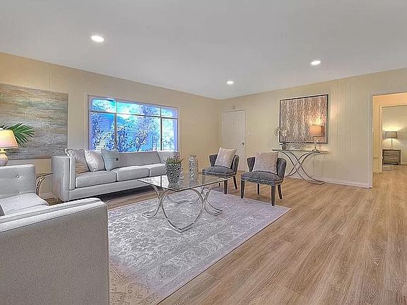3rd image of 285 Lola Ave