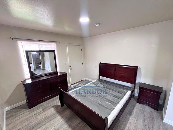 2nd image of 782-786 W 18th St #782