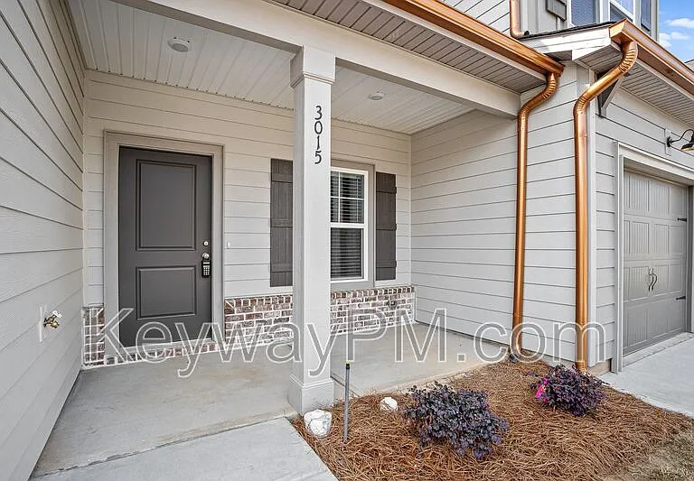 3055 Venetian Dr — Photo 2