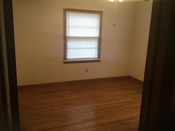 4th image of 123 Hazel Dr S
