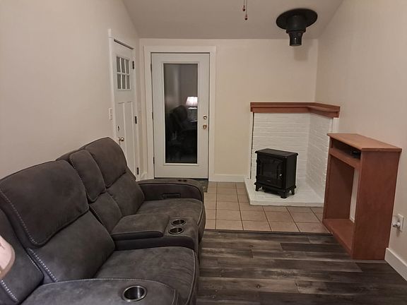 3rd image of 9 Stone Avenue