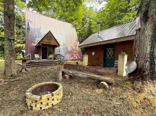 2495 N Rice Rd, Gulliver, MI 49840
