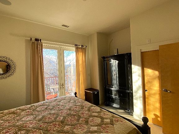 4th image of 1143 Capitol St #203