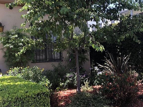 4th image of 427 S Oakhurst Dr APT 1