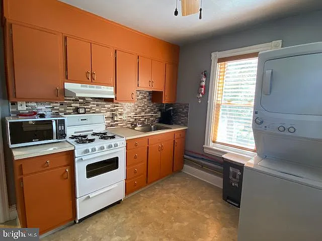 2 bed, 1.0 bath, 1566 sqft, $1,900 — Photo 4