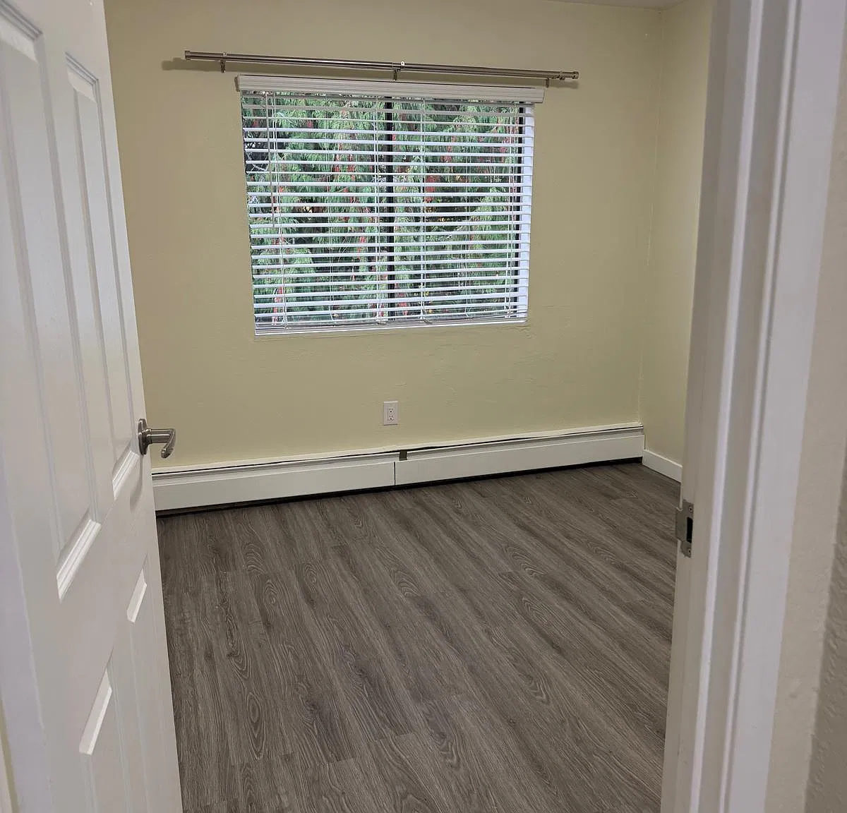 3 bed, 835 sqft, $1,700 — Photo 1