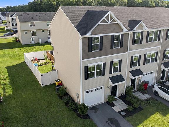 2nd image of 38 Snickers Ct