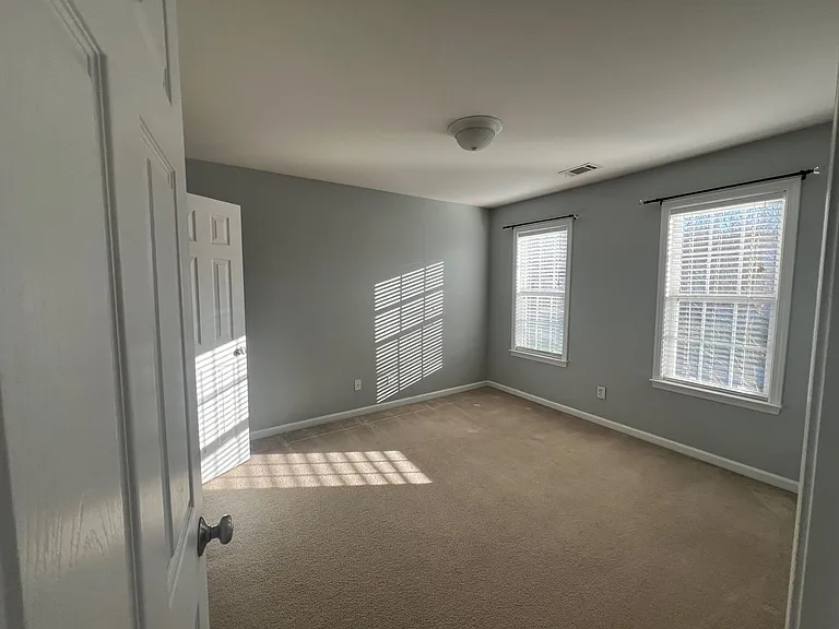 127 Tilton Dr — Photo 5