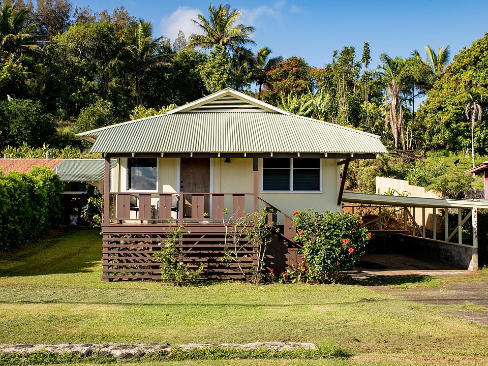 front of cottage from road