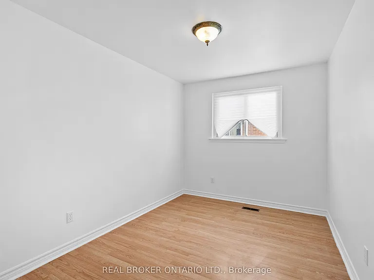 11 Cathcart Cres — Photo 9