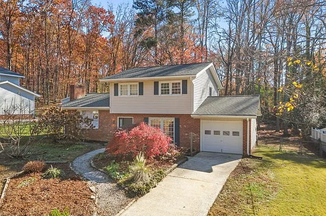 703 Brookgreen Dr — Photo 2