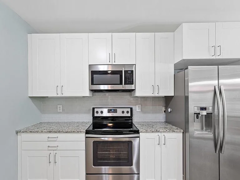 437 N Belvedere Dr — Photo 8