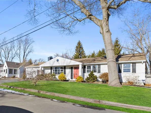 71 Gillan Ave, Warwick, RI 02886