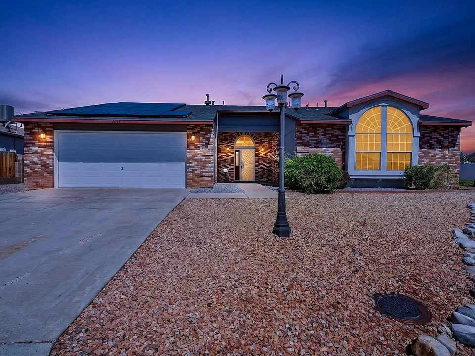 2413 Agua Fria Dr NE