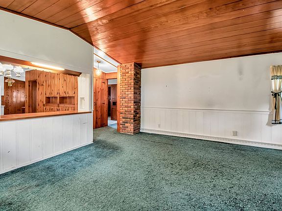 5th image of 22575 Manor St