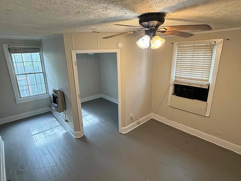 817 College St #4 — Photo 5