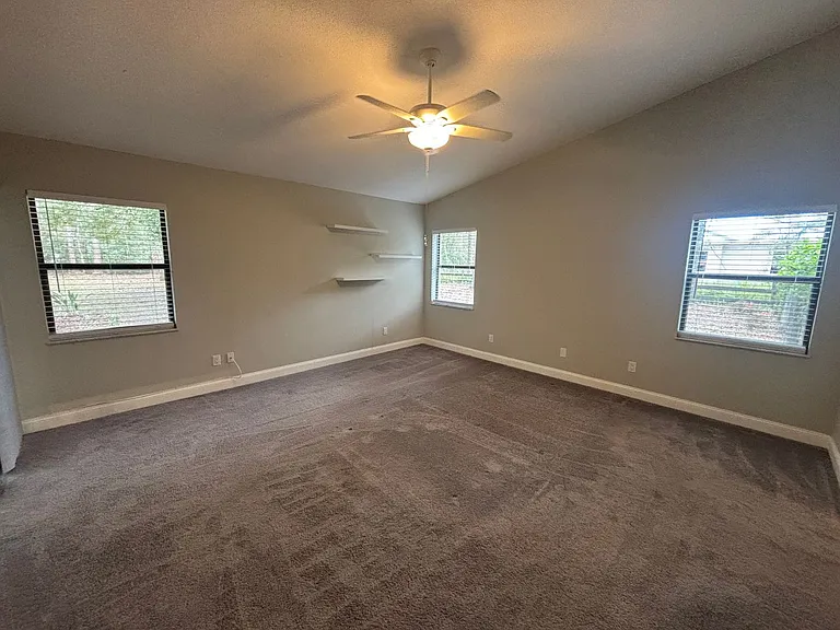 1130 W Olympia St — Photo 14
