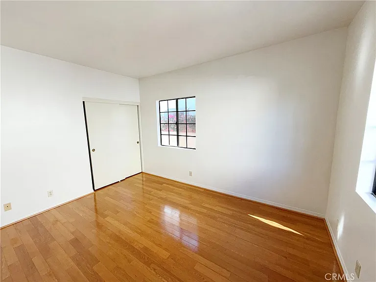 1050 Mayflower Ave — Photo 11