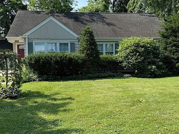 3rd image of 47 W Algonquin Rd
