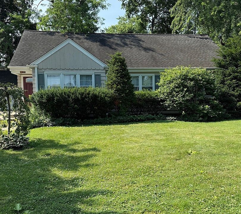 1st image of 47 W Algonquin Rd