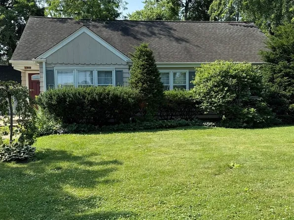47 W Algonquin Rd, Des Plaines, IL 60016