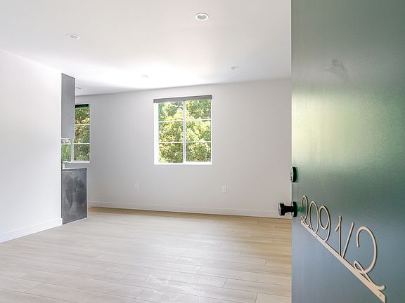 2nd image of 209 Lucas Ave #1/2
