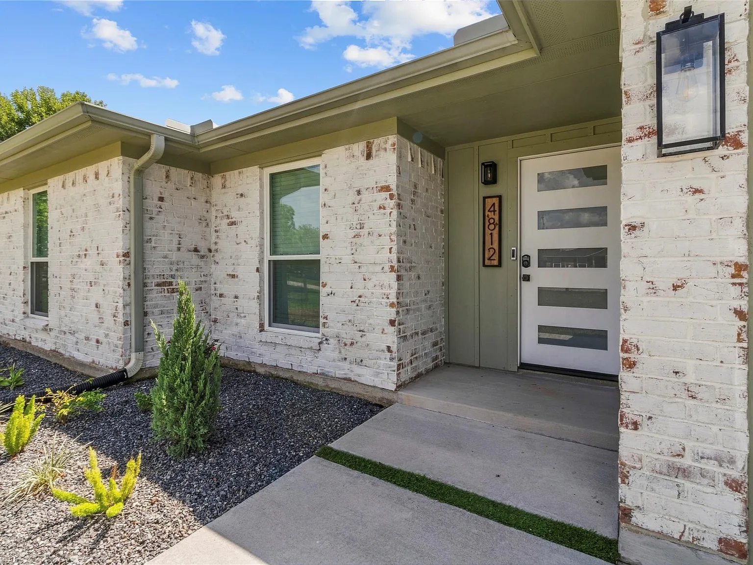3 bed, 2.0 bath, 1446 sqft, $2,350 — Photo 4