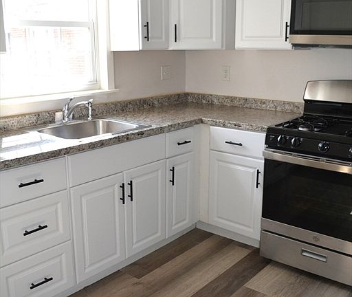 3rd image of 71 Colony Rd #1B